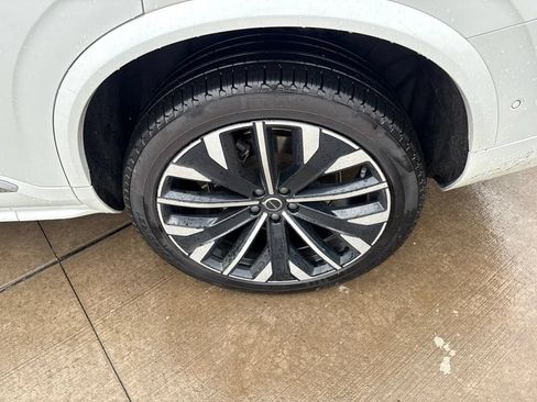 Used 2025 Volvo XC90 T8 Plus w/ Protection Package Premier AWD/4WD image 14