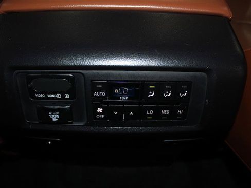 Used 2017 Toyota Sequoia Platinum AWD/4WD image 24