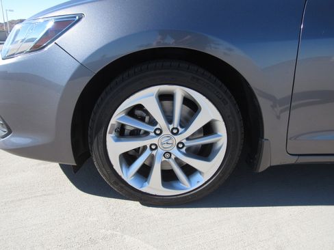 Used 2017 Acura ILX w/ Premium Package image 4