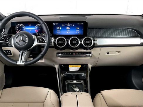 New 2025 Mercedes-Benz GLB 250 4MATIC image 8