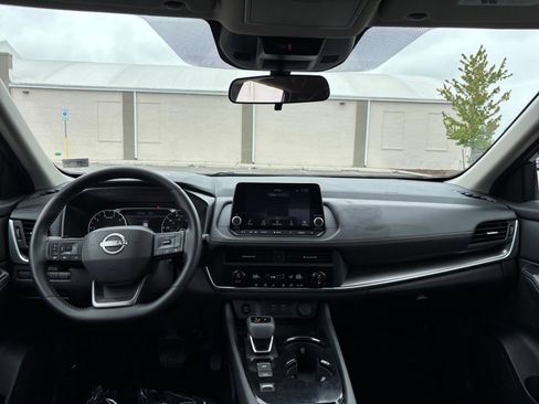 Used 2025 Nissan Rogue SV FWD image 36