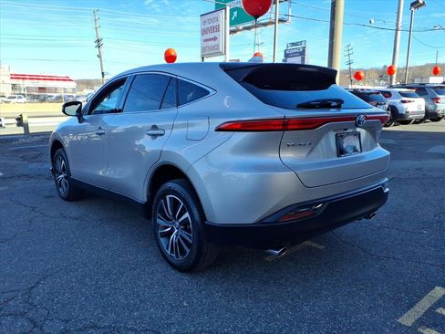 Certified 2023 Toyota Venza LE image 4