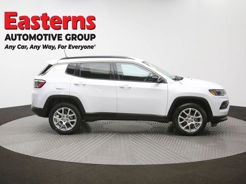 Used 2022 Jeep Compass Latitude AWD/4WD image 43