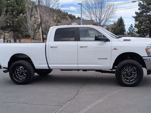 Used 2022 RAM 2500 Big Horn AWD/4WD image 2