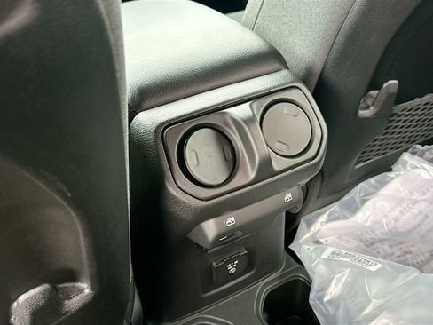 Used 2025 Jeep Gladiator Rubicon image 17
