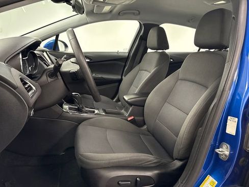 Used 2019 Chevrolet Cruze LT image 9
