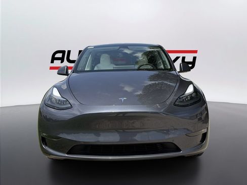 Used 2023 Tesla Model Y 2WD image 2