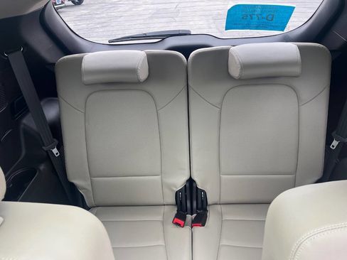 Used 2019 Hyundai Santa Fe XL image 16