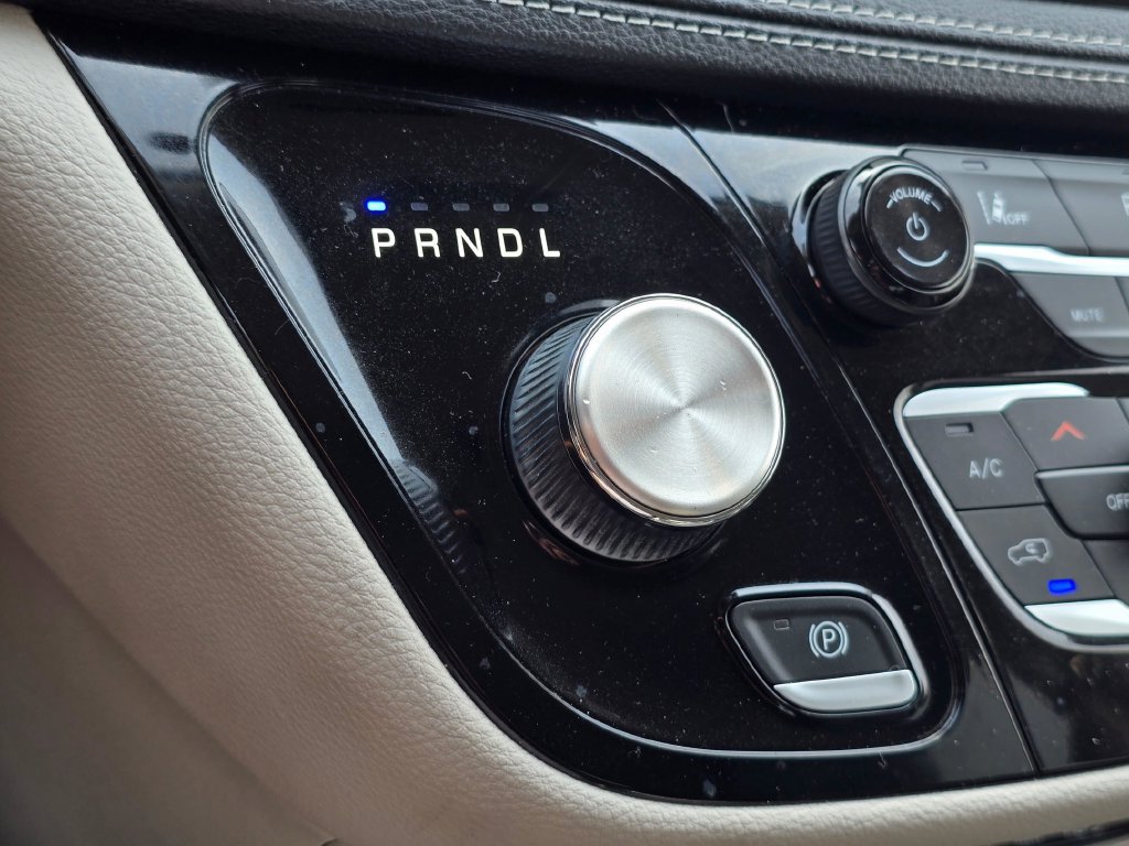 Used 2023 Chrysler Pacifica Touring-L FWD image 22