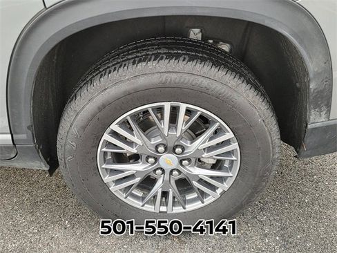 Used 2025 Chevrolet Traverse LT image 19