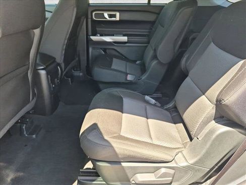 Used 2023 Ford Explorer XLT AWD/4WD image 25