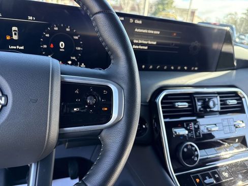 Used 2025 Nissan Armada Platinum image 16