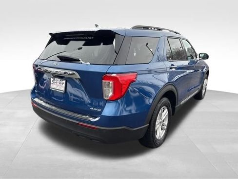 Used 2022 Ford Explorer XLT image 3