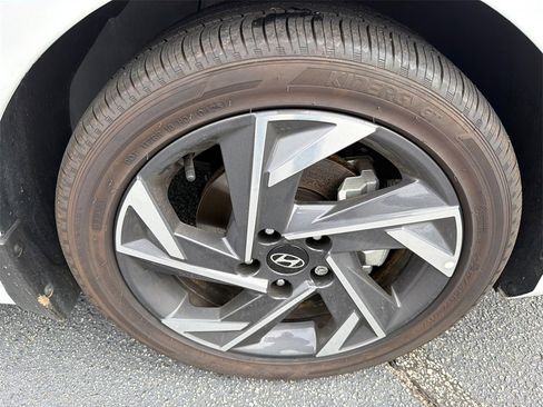 Certified 2025 Hyundai Elantra SEL image 12