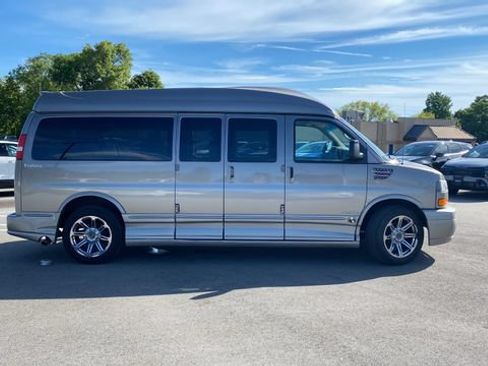 Used 2013 GMC Savana 2500 Extended RWD image 2