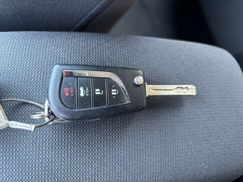 Used 2025 Toyota Corolla LE FWD image 17
