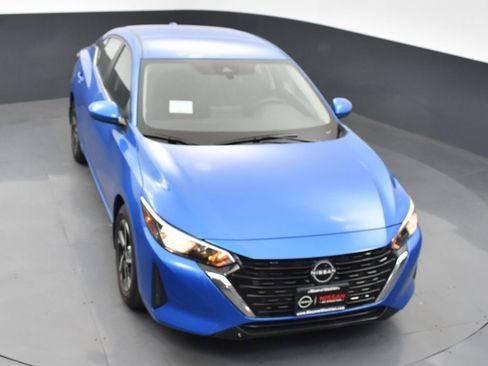 Used 2025 Nissan Sentra SV image 43