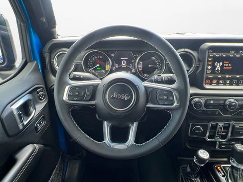 Used 2023 Jeep Wrangler Unlimited Sahara AWD/4WD image 21