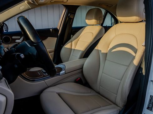 Used 2019 Mercedes-Benz C 300 Sedan image 26