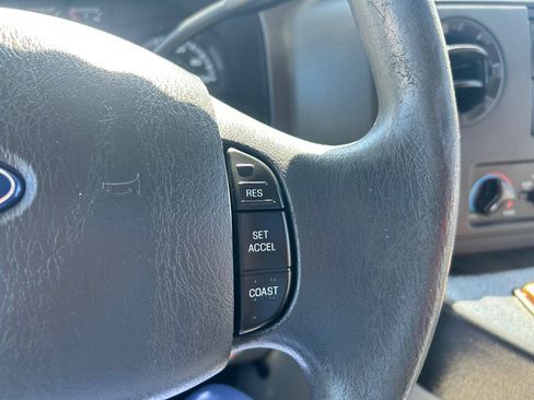 Used 2015 Ford E-350 and Econoline 350 Super Duty image 19