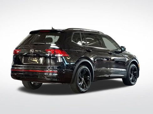 Certified 2023 Volkswagen Tiguan SE R-Line image 5