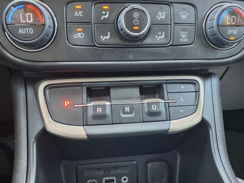 Used 2024 GMC Terrain Denali w/ Denali Premium Package AWD/4WD image 25