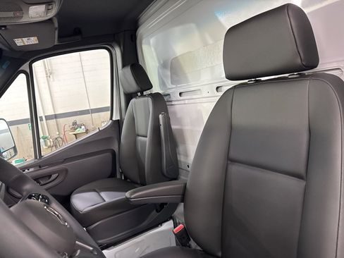 Used 2023 Mercedes-Benz Sprinter 3500 image 14