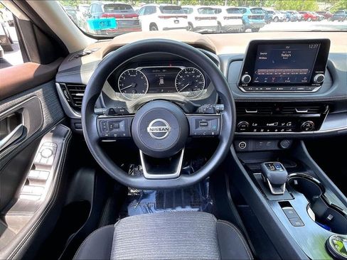 Used 2021 Nissan Rogue SV AWD/4WD image 16