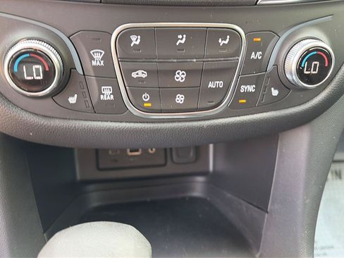 Used 2024 Chevrolet Equinox LT FWD image 19
