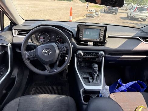 Used 2021 Toyota RAV4 LE FWD image 18