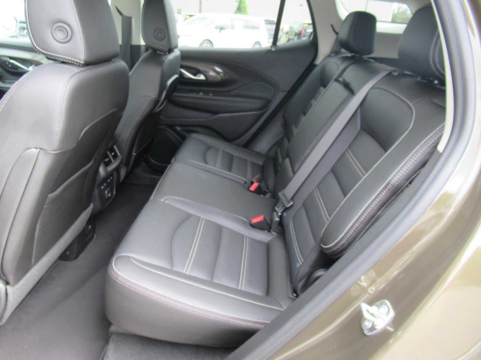 Used 2024 GMC Terrain Denali w/ Denali Premium Package AWD/4WD image 37