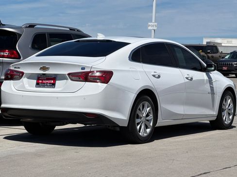 Used 2019 Chevrolet Malibu Hybrid w/ Leather Package FWD image 9