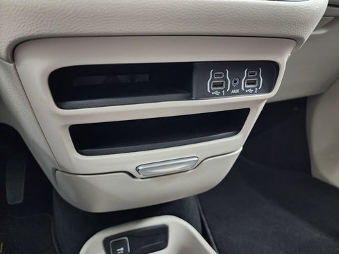 Used 2024 Chrysler Pacifica Touring-L image 43