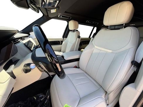 New 2026 Land Rover Range Rover Long Wheelbase SE image 11