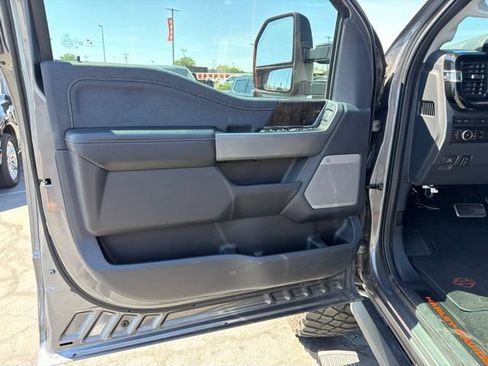 Used 2024 Ford F250 Lariat w/ Lariat Ultimate Package AWD/4WD image 24