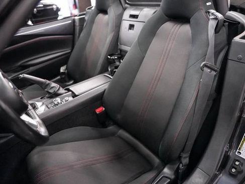 Used 2017 MAZDA MX-5 Miata Club RWD image 4