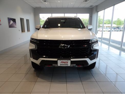 Used 2023 Chevrolet Tahoe Z71 w/ Luxury Package AWD/4WD image 2