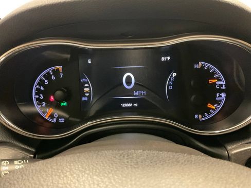 Used 2017 Jeep Grand Cherokee Limited AWD/4WD image 2