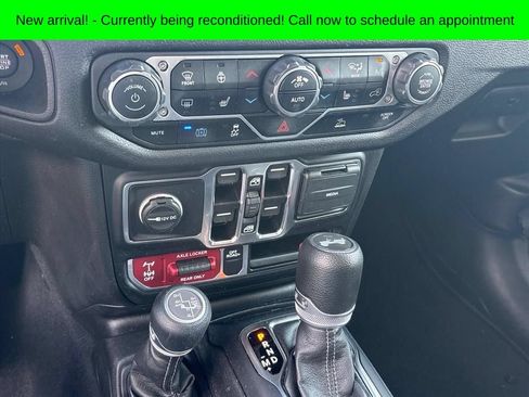 Used 2024 Jeep Wrangler Unlimited AWD/4WD image 17