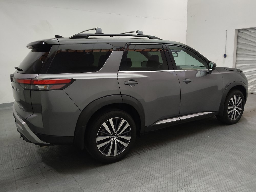 Used 2022 Nissan Pathfinder Platinum w/ Cargo Package FWD image 10