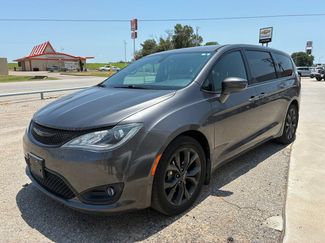Used 2018 Chrysler Pacifica Touring Plus w/ S Appearance Package FWD video 1