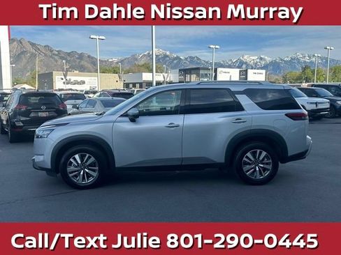 Used 2025 Nissan Pathfinder SL AWD/4WD image 7