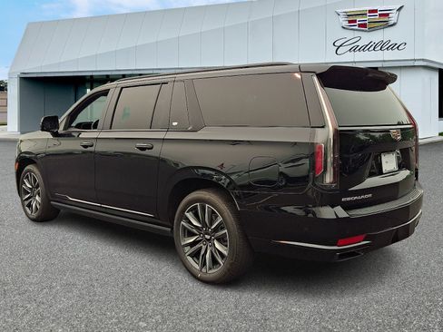 Certified 2023 Cadillac Escalade ESV Sport Platinum AWD/4WD image 3