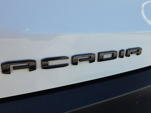 Used 2023 GMC Acadia SLT w/ Elevation Edition image 18