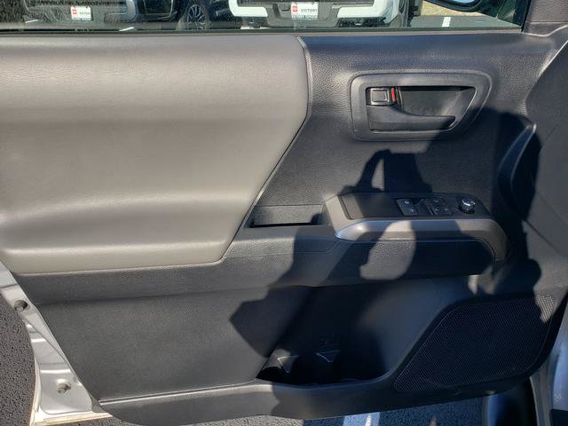 Used 2018 Toyota Tacoma SR5 AWD/4WD image 11