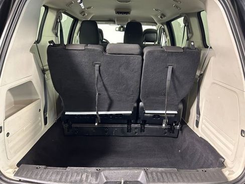 Used 2020 Dodge Grand Caravan SE FWD image 25