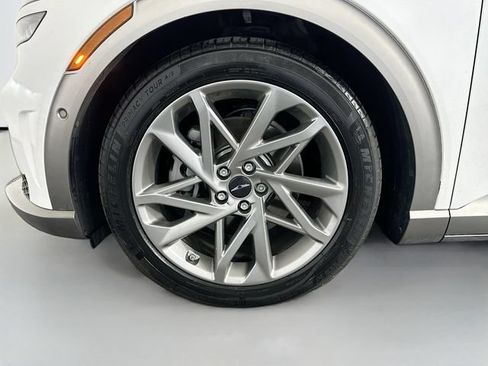 Used 2023 Genesis GV60 Advanced AWD/4WD image 31