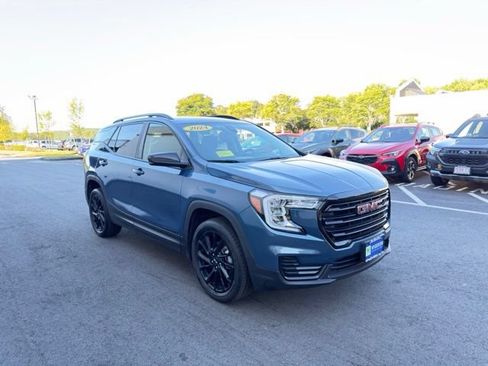 Used 2024 GMC Terrain SLE w/ Driver Convenience Package AWD/4WD image 4
