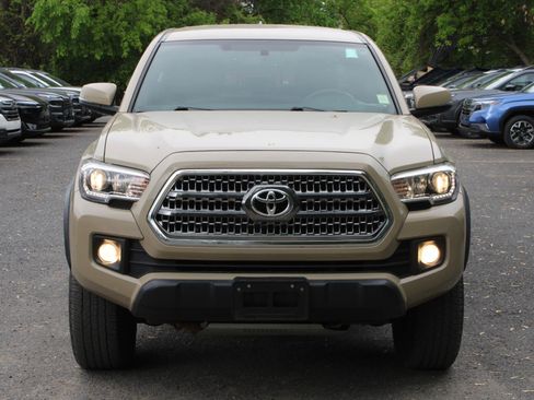 Used 2017 Toyota Tacoma TRD Off-Road w/ Tow Package (A/T) AWD/4WD image 2