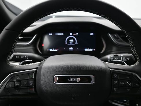 Used 2025 Jeep Grand Cherokee L Altitude AWD/4WD image 15